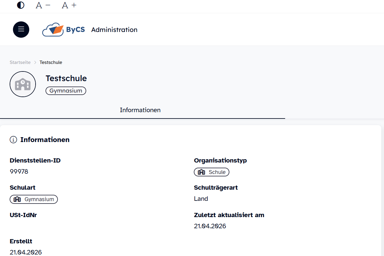 Screenshot des BayernCloud Schule Admindesk mit dem Nutzerverwaltungs-Dashboard, das Statistiken und eine Nutzerliste zeigt.