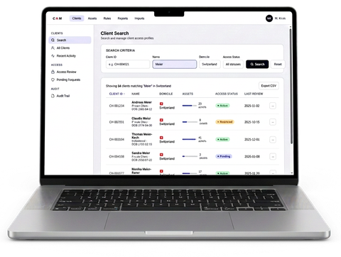 Ein Screenshot der CAM-Kundensuche mit einem Suchformular und einer Ergebnistabelle.